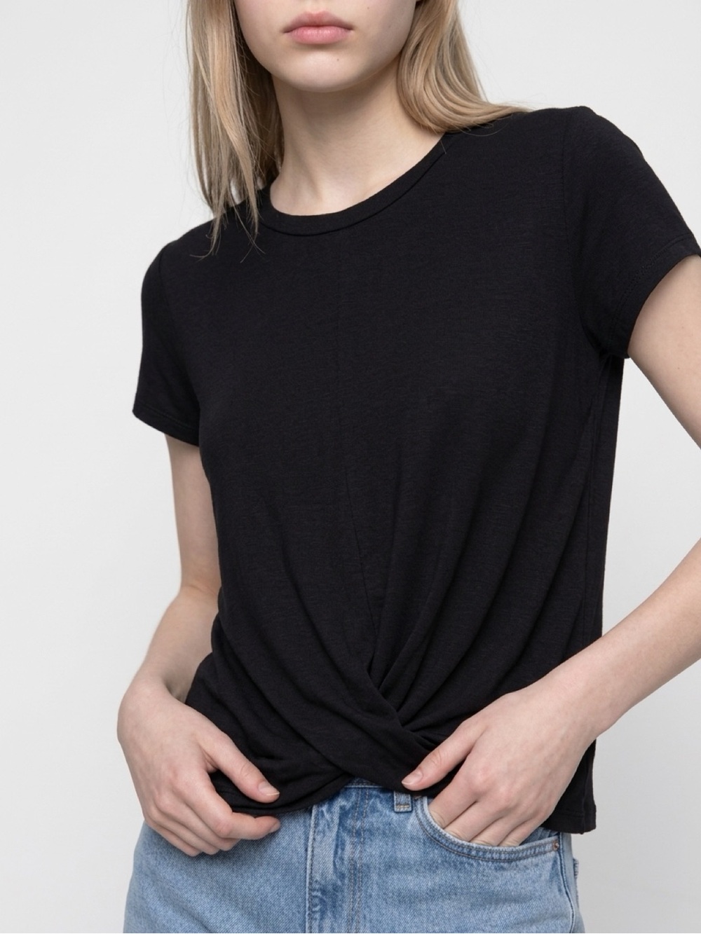 Rebellious Dreamer Black Twist Front Draped Tee Women’s M